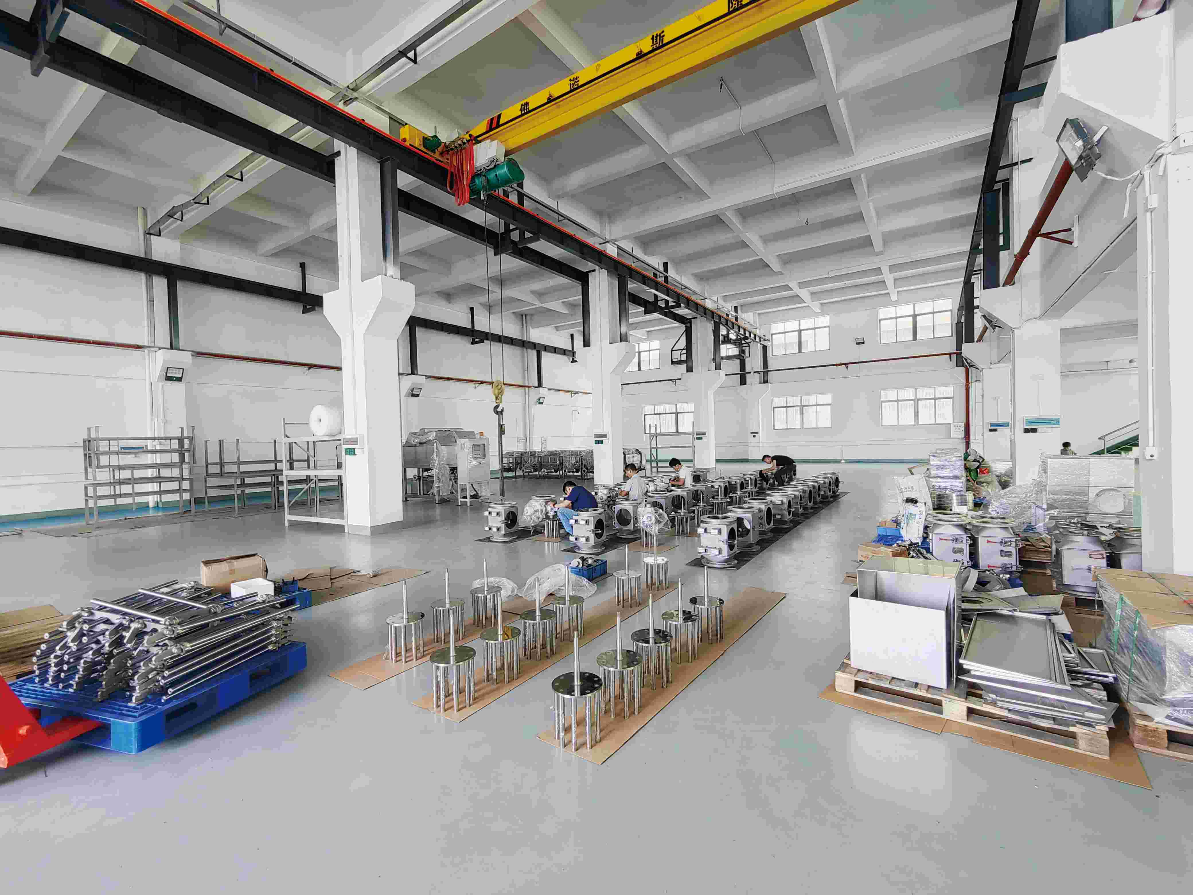 Kézi és automatikus vaseltávolító berendezés: Előnyök és különbségek